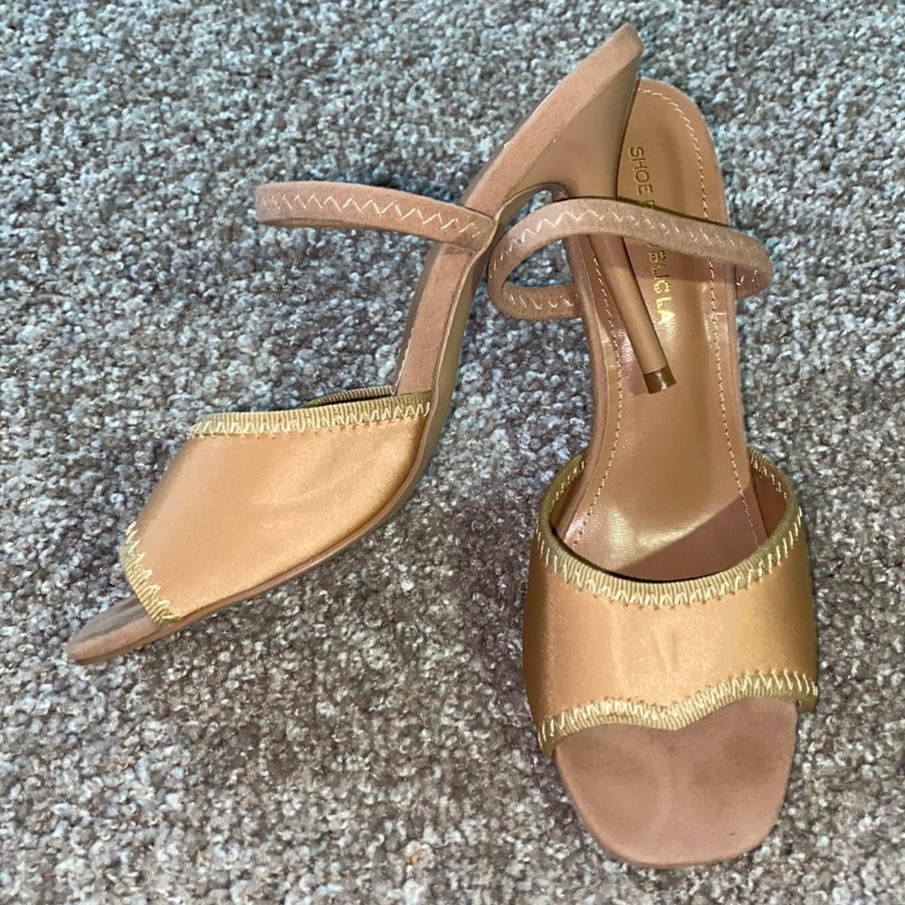 Tan Heel